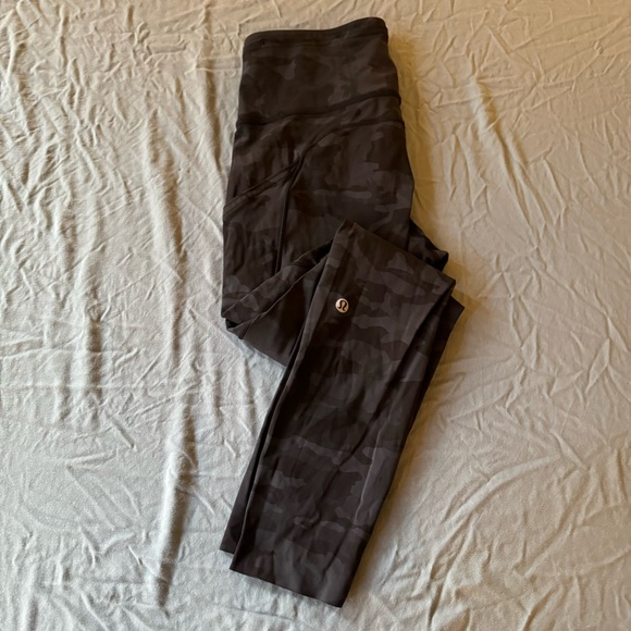 Lululemon Fast and Free running leggings in black camo - Picture 2 of 4
